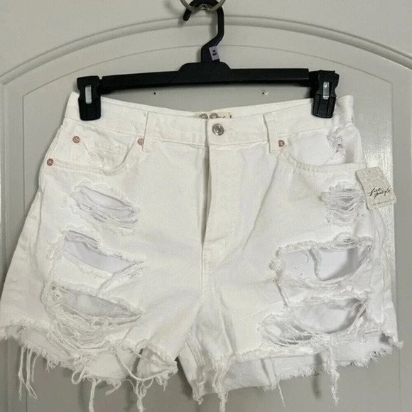 FREE PEOPLE - White Mid Rise Distressed Denim Shorts Maggie size 28 NWT - Picture 6 of 13